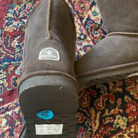Bearpaw Emma Short chocolate suede boots. NWOT, inside sheep skin. - Picture 7 of 9